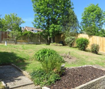 2 bed Bungalow - To Let - Photo 4
