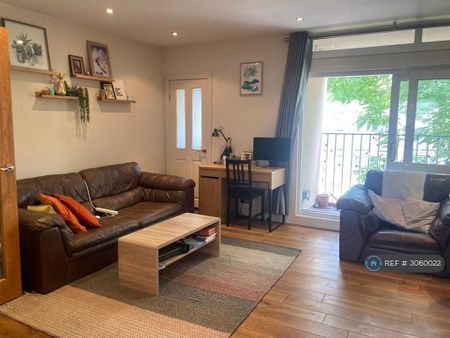 3 bedroom maisonette to rent - Photo 2