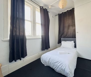 Fully Furnished 4-Bedroom Home in Prime South Yarra Location - Photo 4