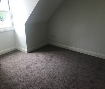 17 Weir Pond Road, Rochford, Essex, SS4 - Photo 1