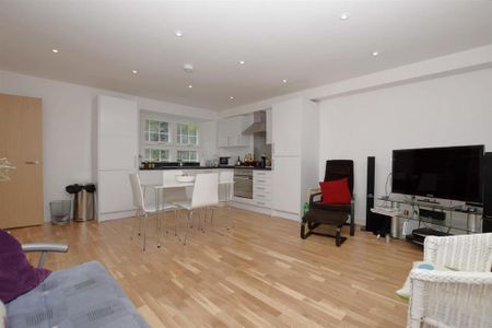 2 bedroom flat to rent - Photo 3