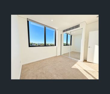 Top Floor Luxury Three Bedroom Apartment with Expansive Entertainer... - Photo 5