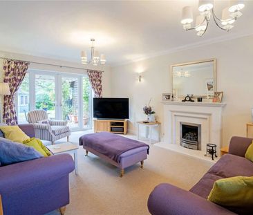 A beautiful detached house in this sought after village - Photo 1