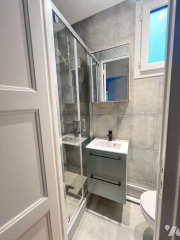 À louer, bel appartement deux pièces entièrement refait à neuf, situé avenue Ledru-Rollin, dan... - Photo 4