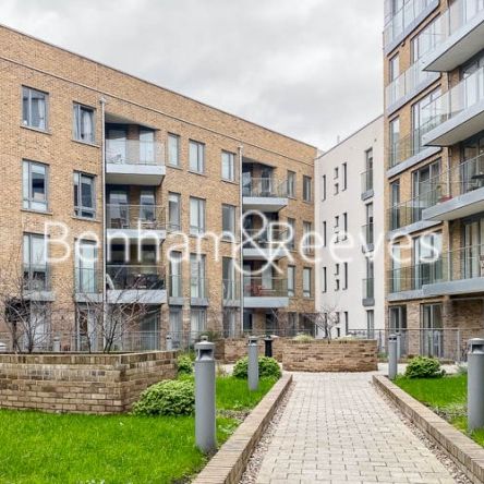 Studio flat to rent in Keymer Place, Canary Gateway, E14 - Photo 1