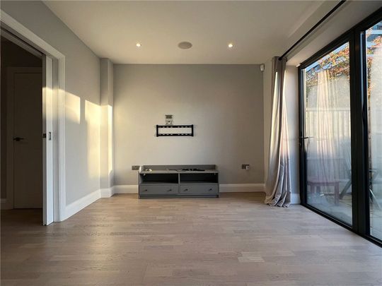 Bideford Avenue, Perivale, Greenford, UB6 8DF - Photo 1