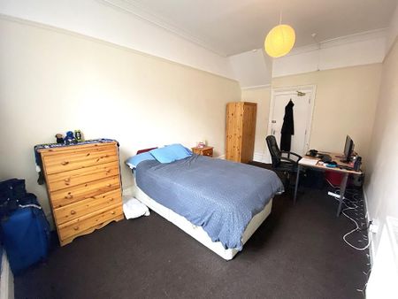 4 bedroom apartment to rent - Photo 3