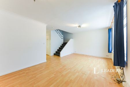 4 bedroom house to rent Hyde Avenue, Potters Bar, EN6 - Photo 5