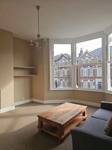 2 Bed Flat, Montrell Road, SW2 - Photo 3
