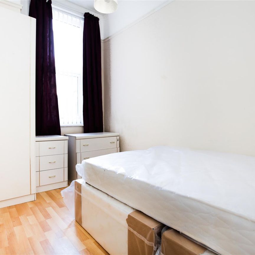 2 bed flat to rent in Cartington Terrace, Newcastle Upon Tyne, NE6 - Photo 1