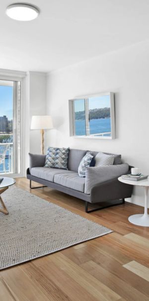 Absolute Waterfront Luxury Apartment Set to a Mesmerising 180-Degree Harbour Panorama - Photo 1