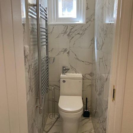 1 bedroom in a house share to rent - Photo 4