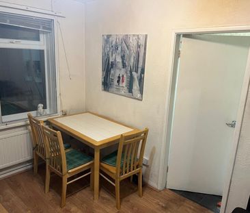 Room in a Shared House, Tarnbrook Walk, M15 - Photo 2