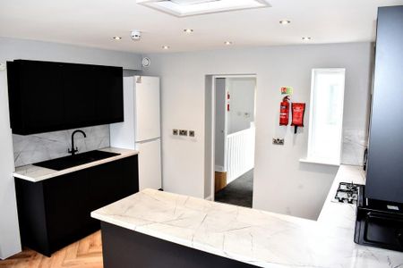 5 bedroom townhouse to rent - Photo 4