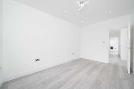 High Street - Photo 4