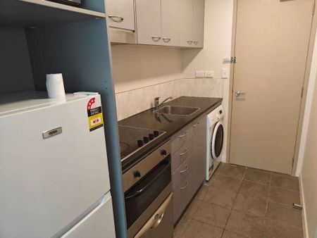 2 Bed Apartment &plus; Car Park in Imperial Gardens &lpar;Auckland CBD&rpar; - Photo 3