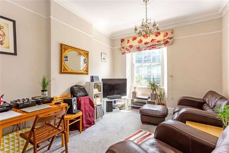 A charming, central Clifton period home with parking and separate office - Photo 2