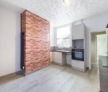 2 bedroom terraced house to rent - Photo 4