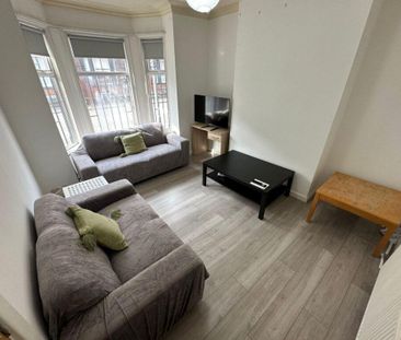 5 bedroom end of terrace house to rent - Photo 1