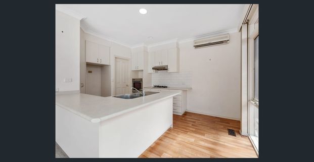 Cozy 2 Bedroom unit in an ideal Location! - Photo 1