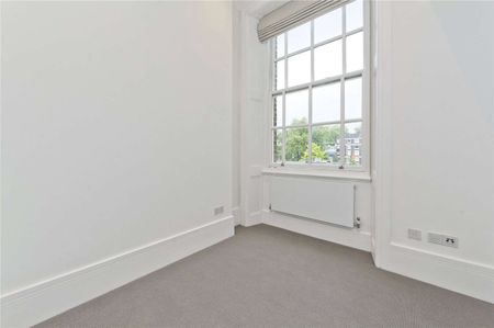 A newly refurbished two bedroom flat with lift on Lancaster Gate - Photo 5