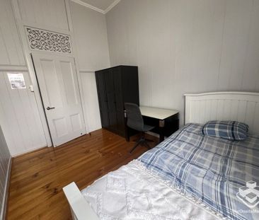 Single Room Available - Photo 5