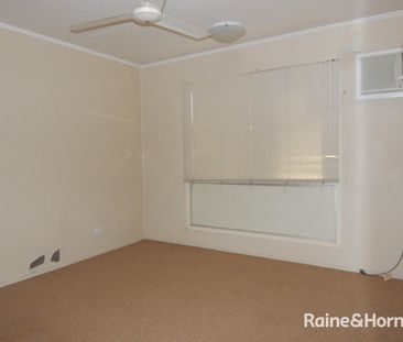 Three Bedroom with Air Conditioning Throughout - Photo 4