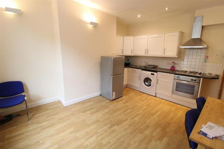 3 bedroom terraced house to rent - Photo 4