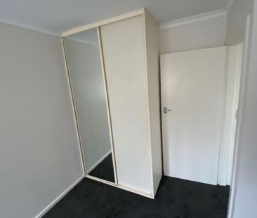 Low Maintenance & Location - Photo 4