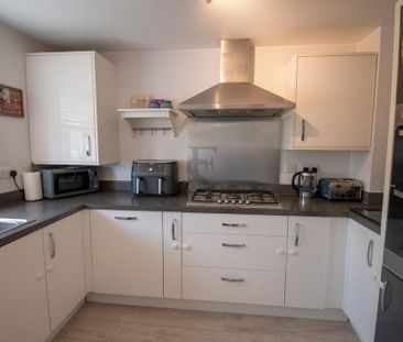 3 bedroom semi-detached house to rent - Photo 4