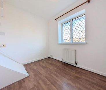 4 bedroom semi-detached house to rent - Photo 6