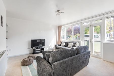 3 bedroom maisonette to rent - Photo 2