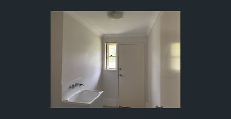 FOUR BEDROOM FAMILY HOME - GREAT LOCATION - Photo 2