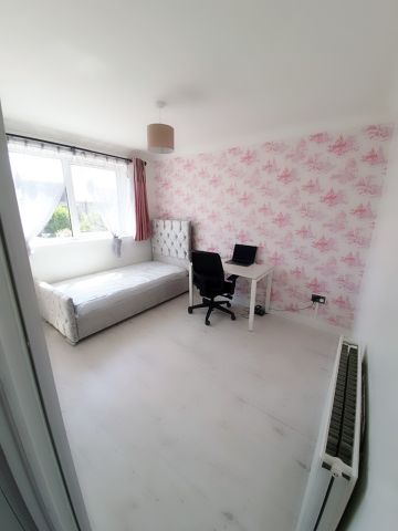 2 Bed Flat, Eastern Avenue, IG2 - Photo 3