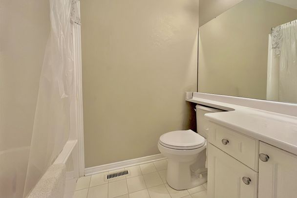 For Lease - 320 Ambleside Drive Unit# 50, London North, Ontario - Photo 1