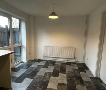 2 bedroom semi-detached house to rent - Photo 2