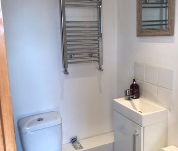 Room in a Shared House, Osterley Gardens, CR7 - Photo 4