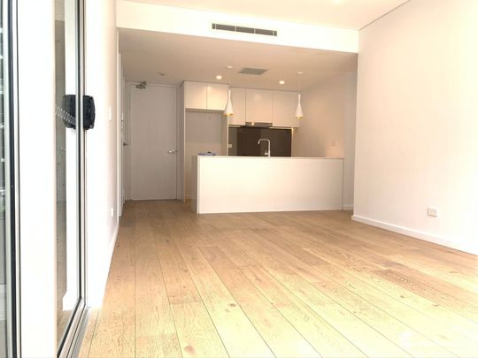 Rosebery | Modern 2-Bedroom Apartment in Prime Location - Photo 1