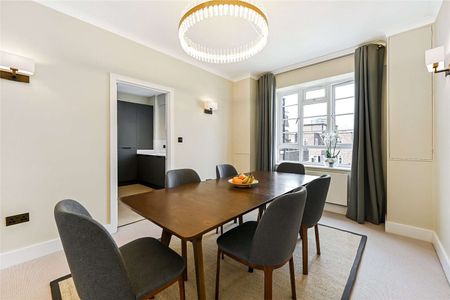 A spacious 3 bedroom apartment, recently refurbished to a very high standard, immaculately presented throughout, with 24/7 concierge, off street parking and roof terrace. - Photo 2