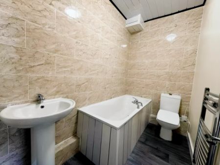 4 Bed 1 Bath - Photo 5