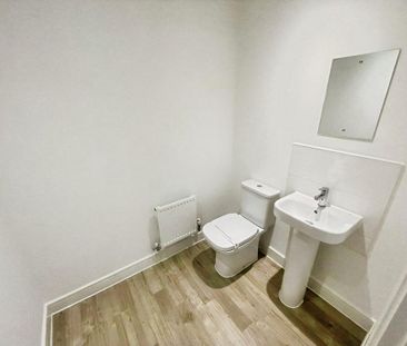 4 bedroom detached house to rent - Photo 2