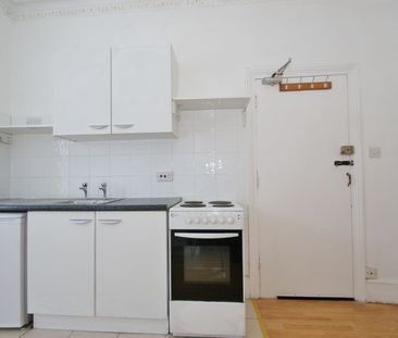 Studio Flat, Buckingham Road, NW10 - Photo 3