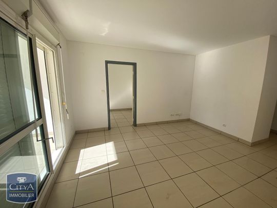 Location Appartement 4 pièces 96m² ST DENIS 97400 - Photo 1