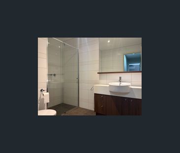 LOCATION, LOCATION! - Photo 3