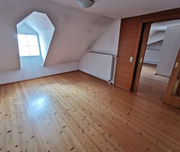 Besondere 2-Zimmer-Dachgeschoss-Wohnung in wunderschönem Altbau - Foto 1