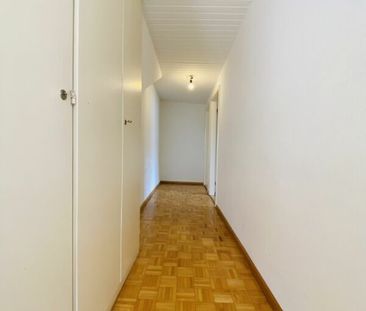 Rustikale Wohnung mit Parkplatz, Estrich und Gartensitzplatz - Photo 5