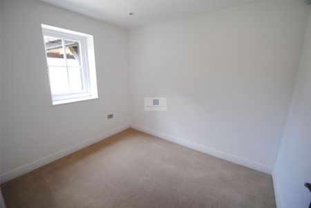 4 bedroom detached house to rent - Photo 5