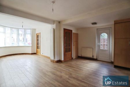 3 bedroom end of terrace house to rent - Photo 4