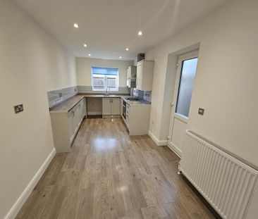 3 bedroom terraced house to rent - Photo 5