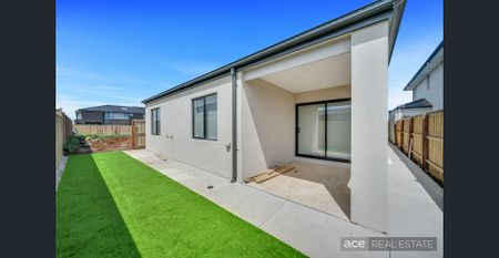 Modern Family Living in a Premier Aintree Location - Photo 5